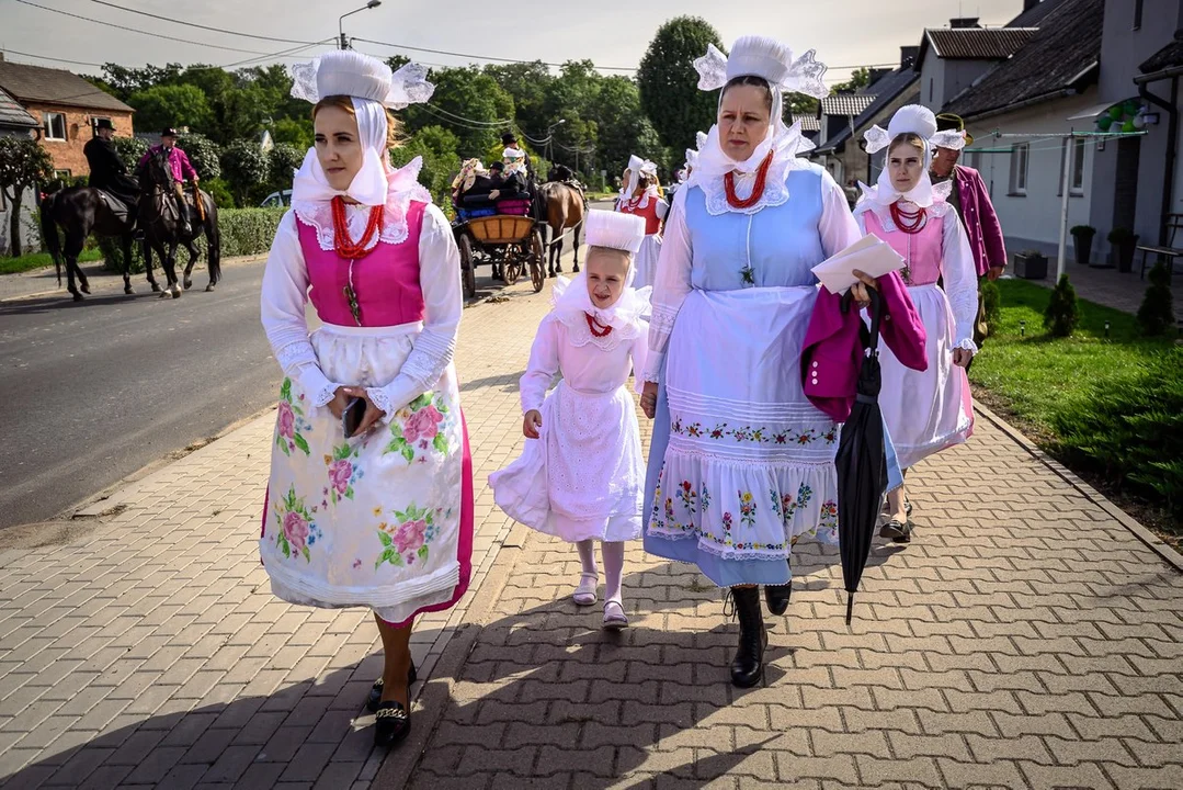 Wesele biskupiańskie Michała i Marty Chudych w Sikorzynie