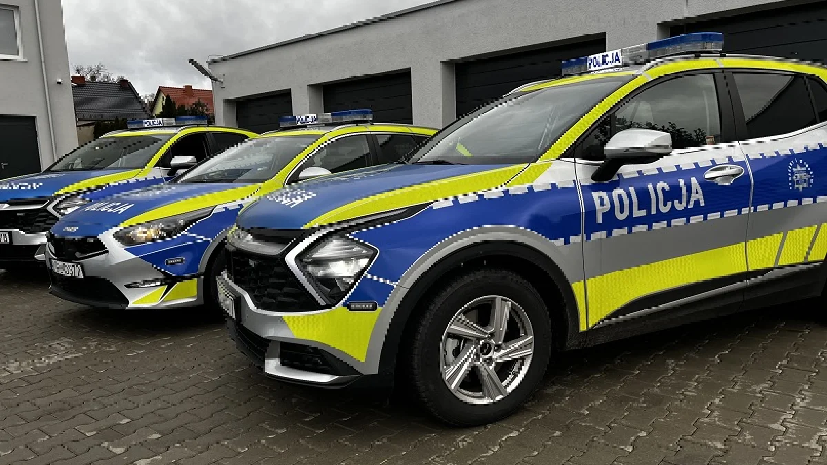 Komenda Powiatowa Policji w Gostyniu dostała cztery nowe radiowozy, w tym jeden nieoznakowany. Do ich zakupu "dorzuciły się" lokalne samorządy - Zdjęcie główne