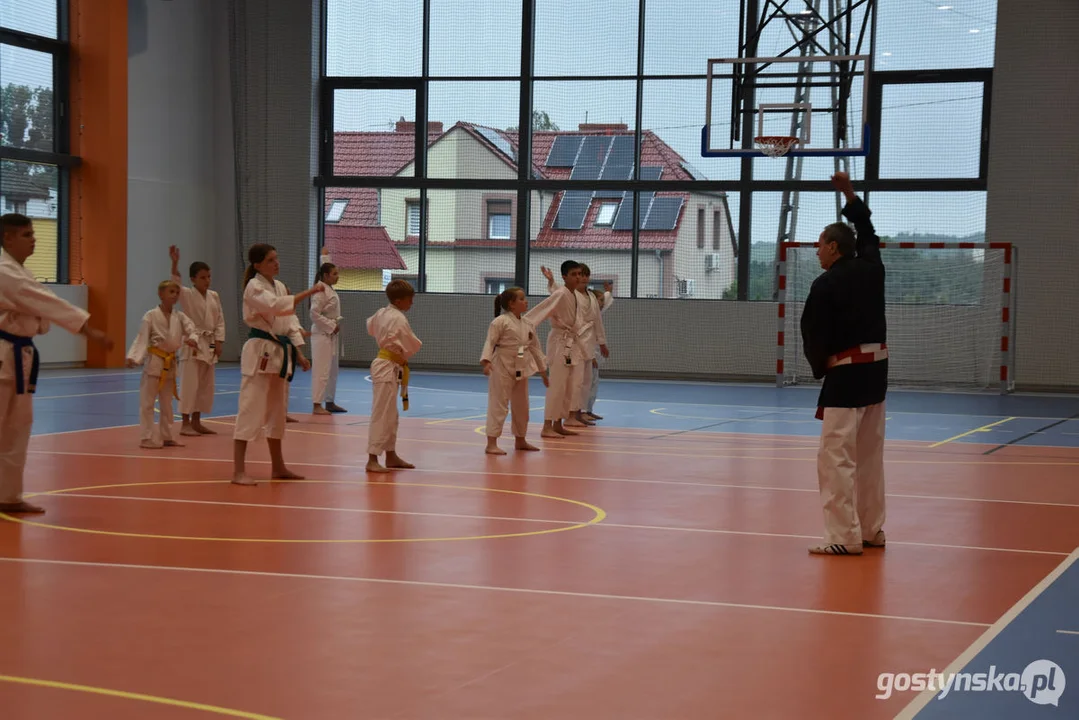 Trening Klubu TKKF Tęcza w nowej hali sportowej w Gostyniu