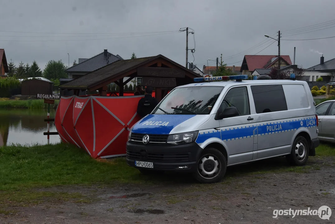 Tragedia nad stawem. Tajemnicza śmierć młodego mężczyzny