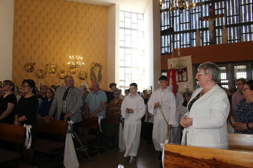 Tablica dla ojca Sylwina Wojdanowicza oraz jubileuszowy zjazd franciszkanów w Jarocinie