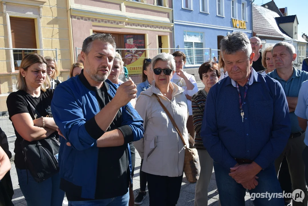 Spotkanie burmistrza Łukasz Kubiaka z przedsiębiorcami handlującymi na rynku w Krobi