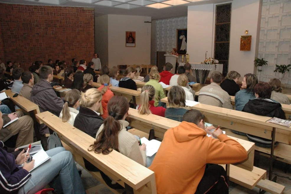 Parafialna Szkoła Antonianum w Jarocinie wznowiła koreperycje