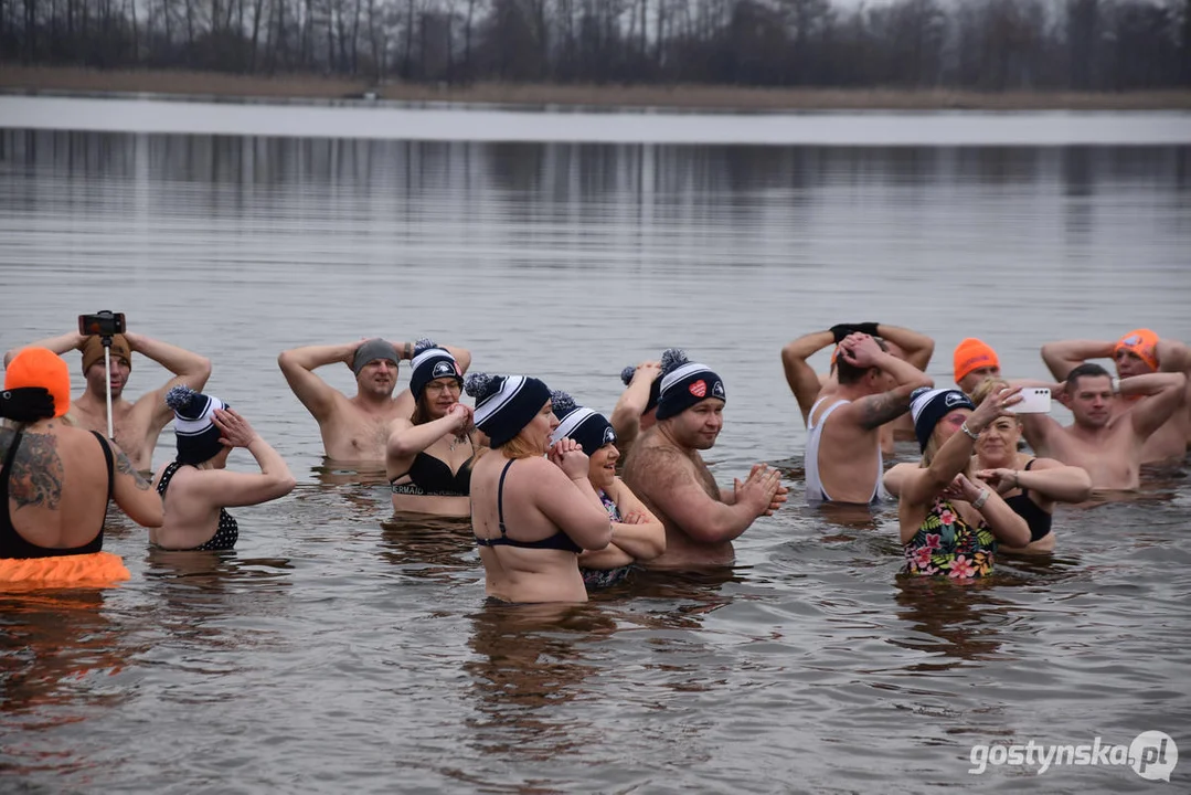 Klub Morsów "Niedźwiedź" Gostyń zorganizował dla WOŚP piknik na plaży jeziora cichowskiego