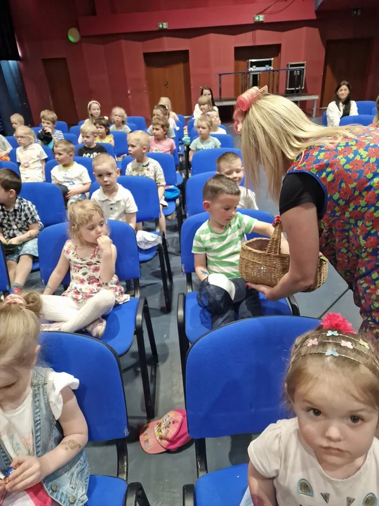 Jaś i Małgosia w Gostyniu - rodzice wystąpili dla przedszkolaków