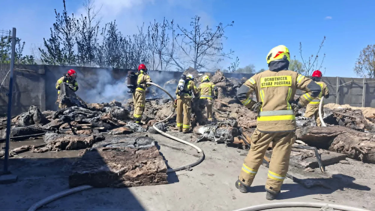 Pożar na terenie firmy budowlanej w Fabianowie