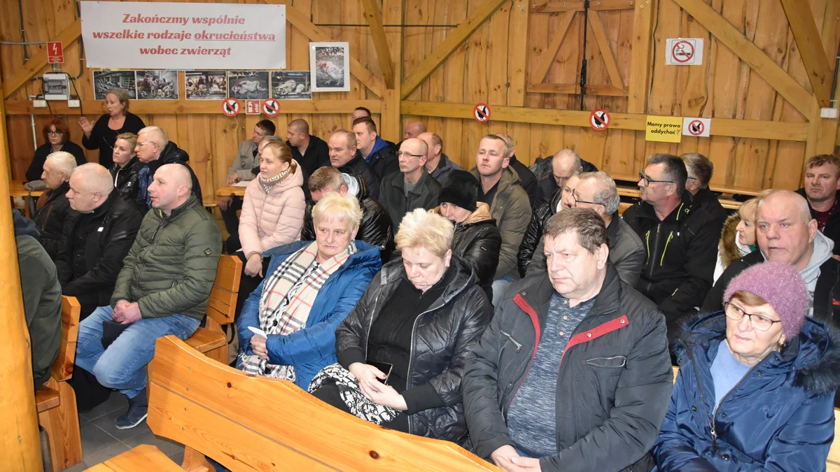 Mieszkańcy kilku miejscowości w gminie Borek Wielkopolski protestują - nie chcą fermy kur