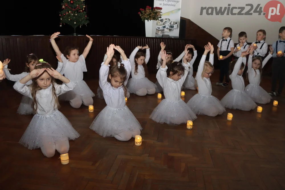 Uroczystość w Gminnym Centrum Kultury i Rekreacji w Jutrosinie