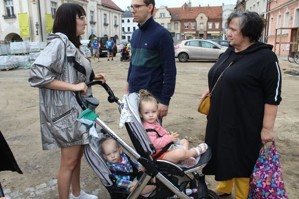 Grupa biało-zielona w drodze z Jarocina na Jasną Górę