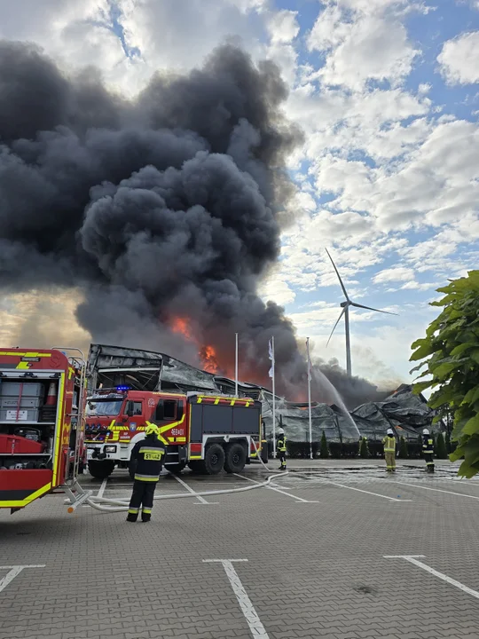 Duży pożar hali pod Kępnem