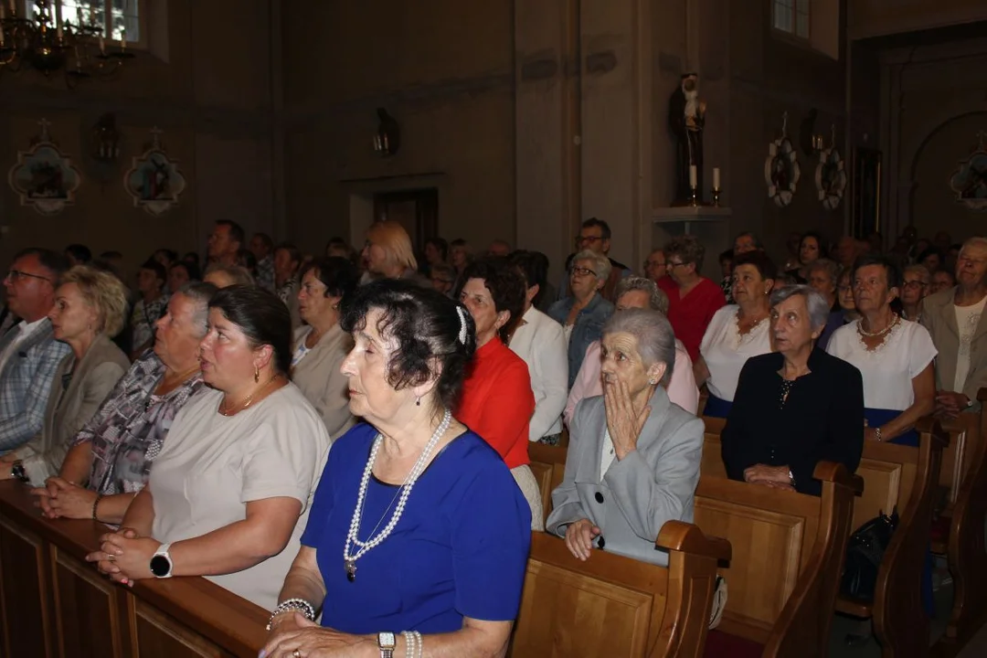 Uroczystość Matki Bożej Cieleckiej w parafii św. Małgorzaty w Cielczy z zawierzeniem KGW z gminy Jarocin