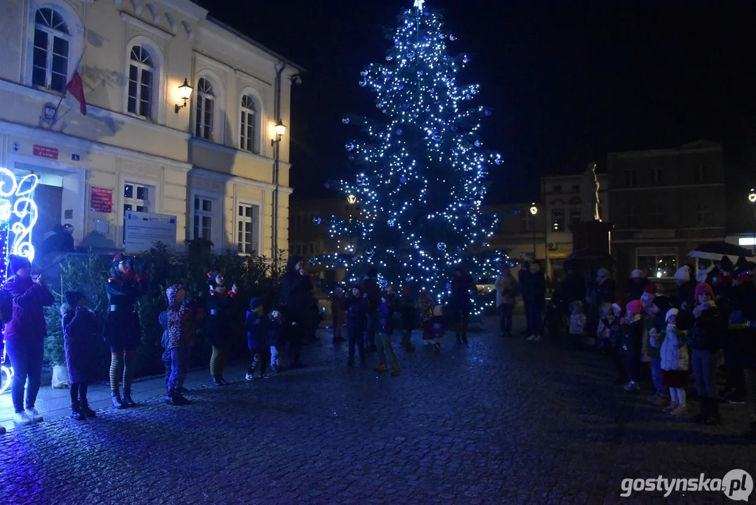 Gminne Mikołajki i odpalanie choinki w Krobi 2024