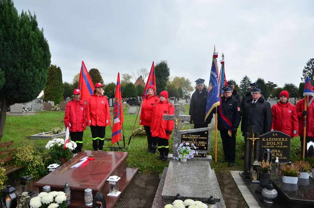 Borek Wlkp. Uroczystość uhonorowania miejsca wiecznego spoczynku Złotym Znakiem Związku OSP RP