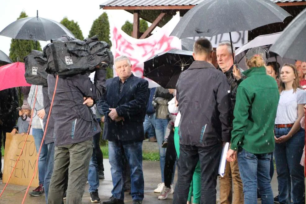 Protest przeciwko budowie ogromnej obowy w Kadziaku