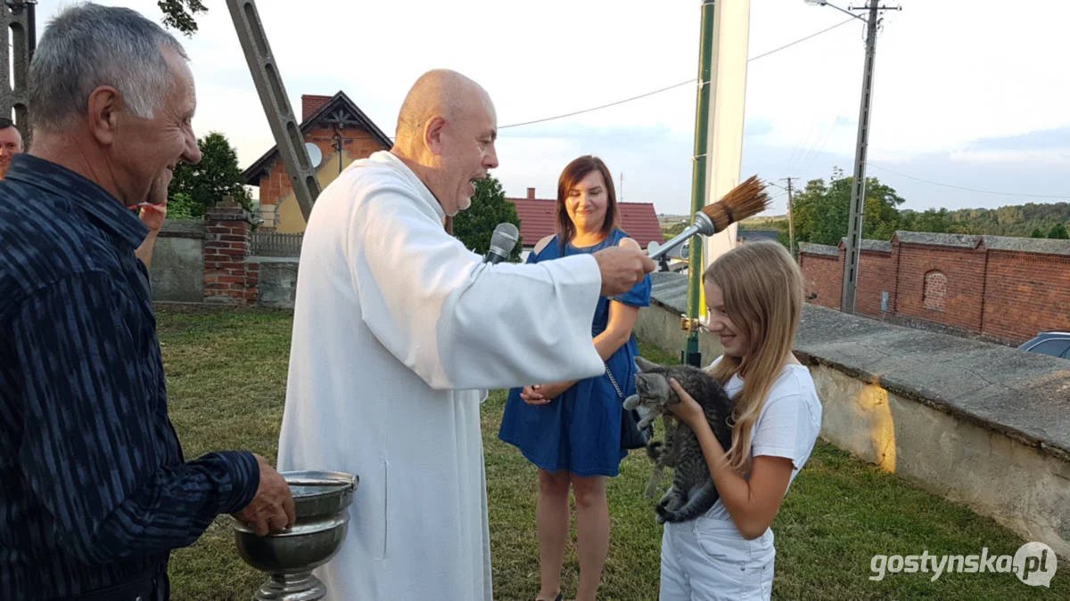 Błogosławieństwo zwierząt domowych w kościele w Starym Gostyniu