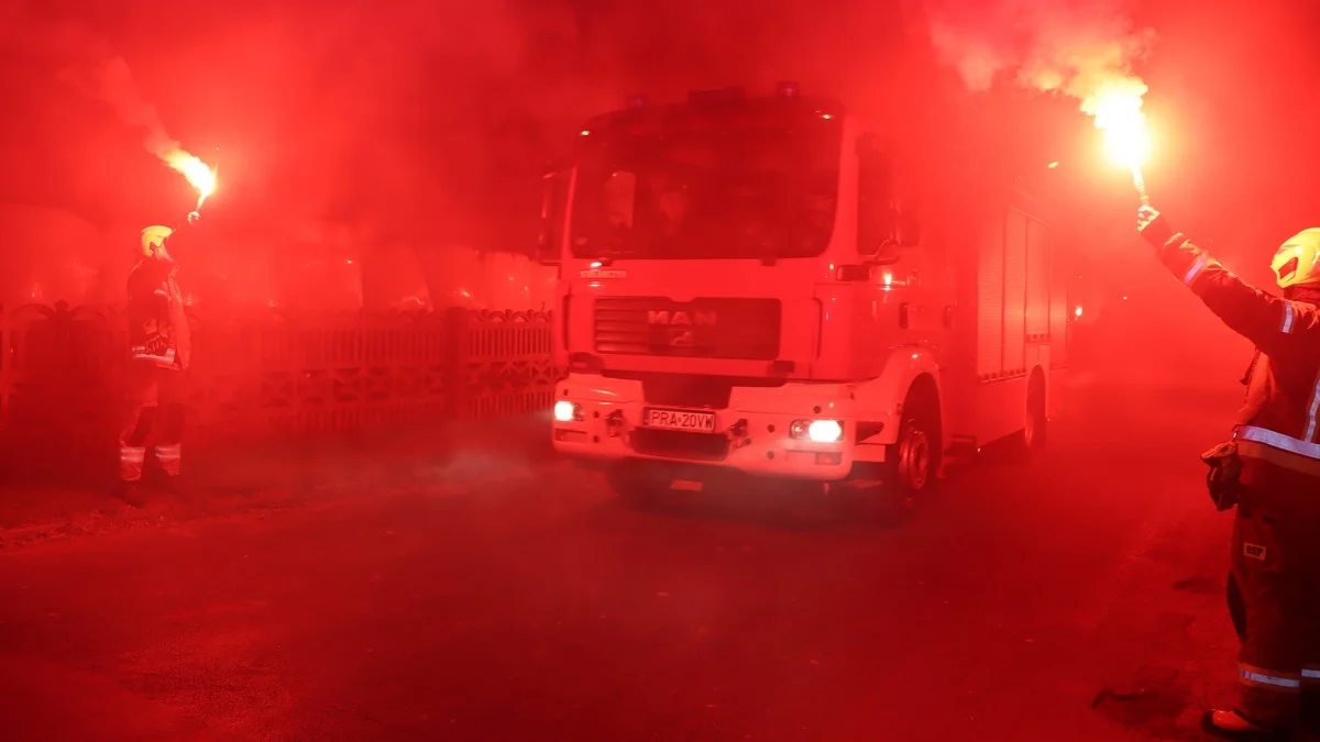 Fajerwerki, race i szampan. OSP Śląskowo pozyskało auto [ZDJĘCIA, FILM] - Zdjęcie główne