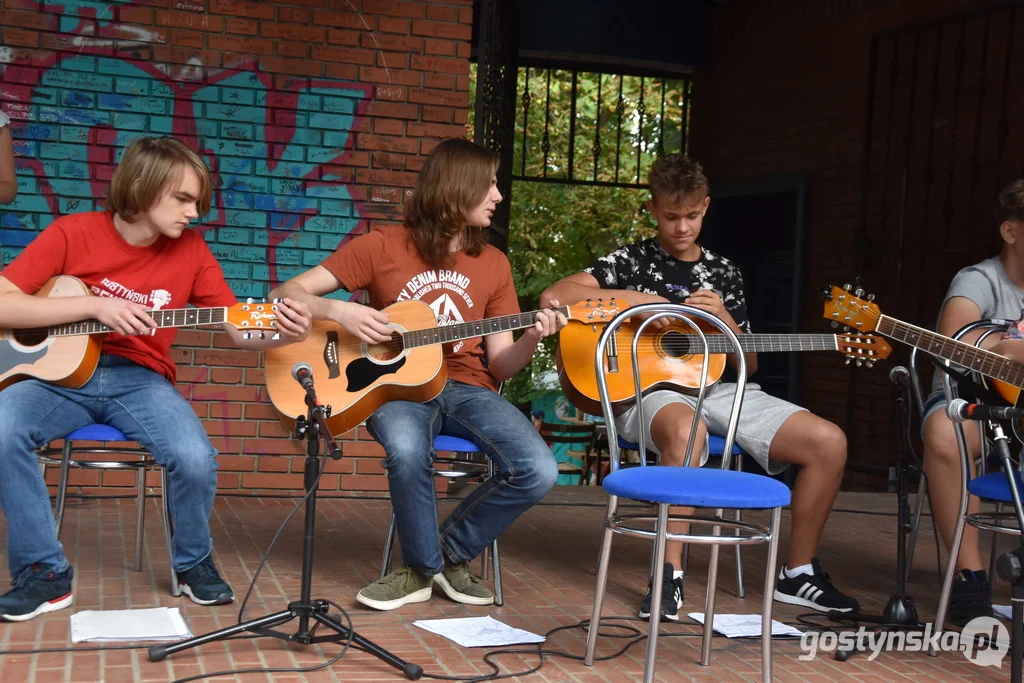 Zespół Akustyczny na 10 Gitar przy GOK Hutnik