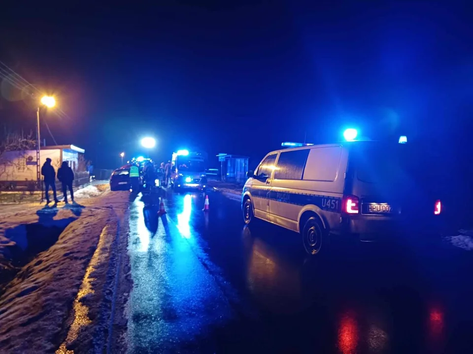 Jedna osoba trafiła do szpitala po zderzeniu dwóch aut w Dąbrowie (gm. Jarocin).