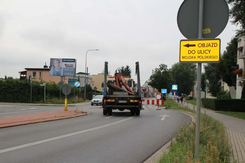 Roboty drogowe w Jarocinie. Zamknięta ul. Wojska Polskiego