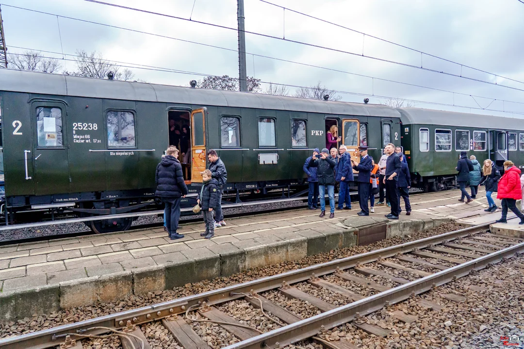 Pociąg retro w Kowalewie. To była gratka dla miłośników kolei i nie tylko [ZDJĘCIA] - Zdjęcie główne