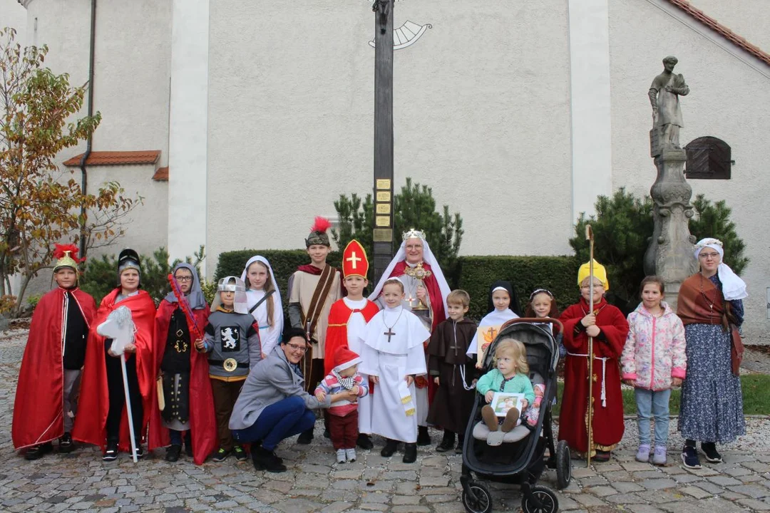 Marsz Wszystkich Świętych w parafii św. Marcina w Jarocinie