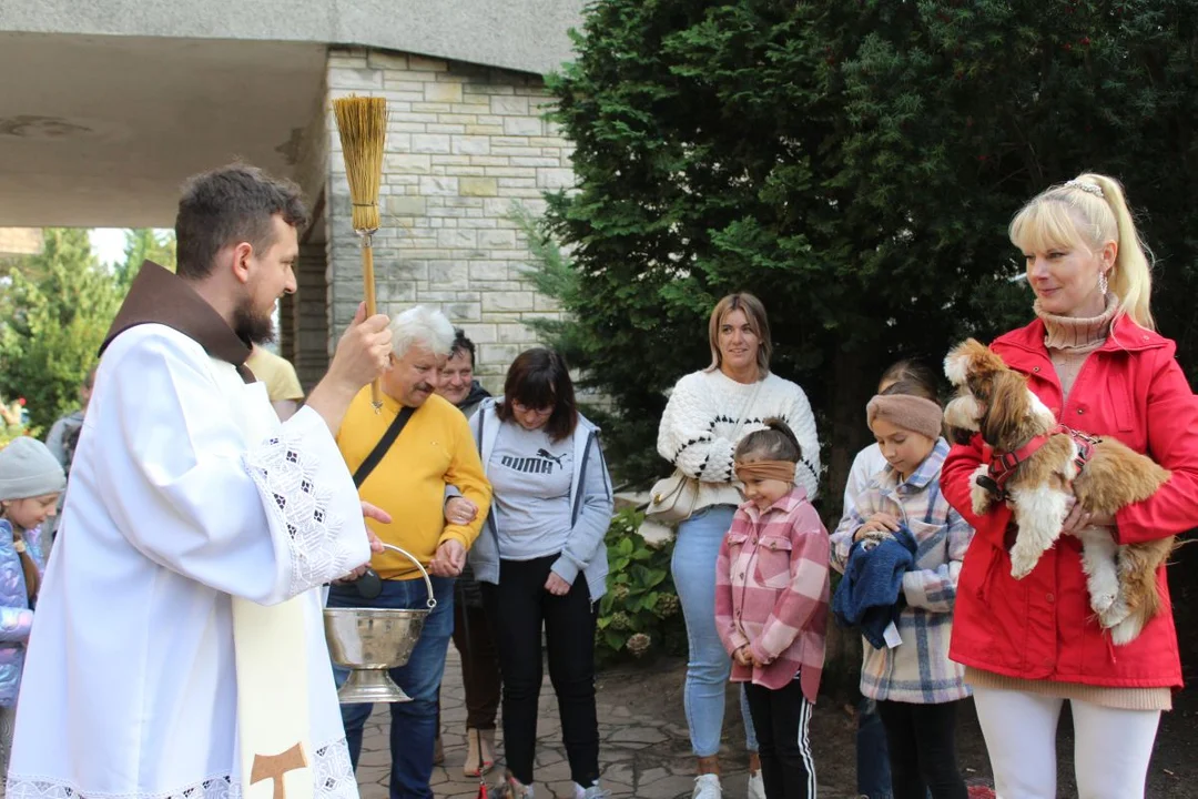 U franciszkanów w Jarocinie z okazji odpustu błogosławiono zwierzęta