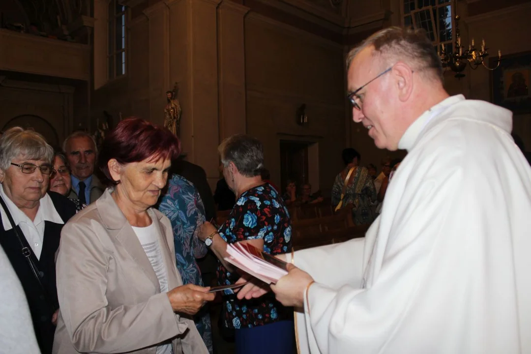 Uroczystość Matki Bożej Cieleckiej w parafii św. Małgorzaty w Cielczy z zawierzeniem KGW z gminy Jarocin