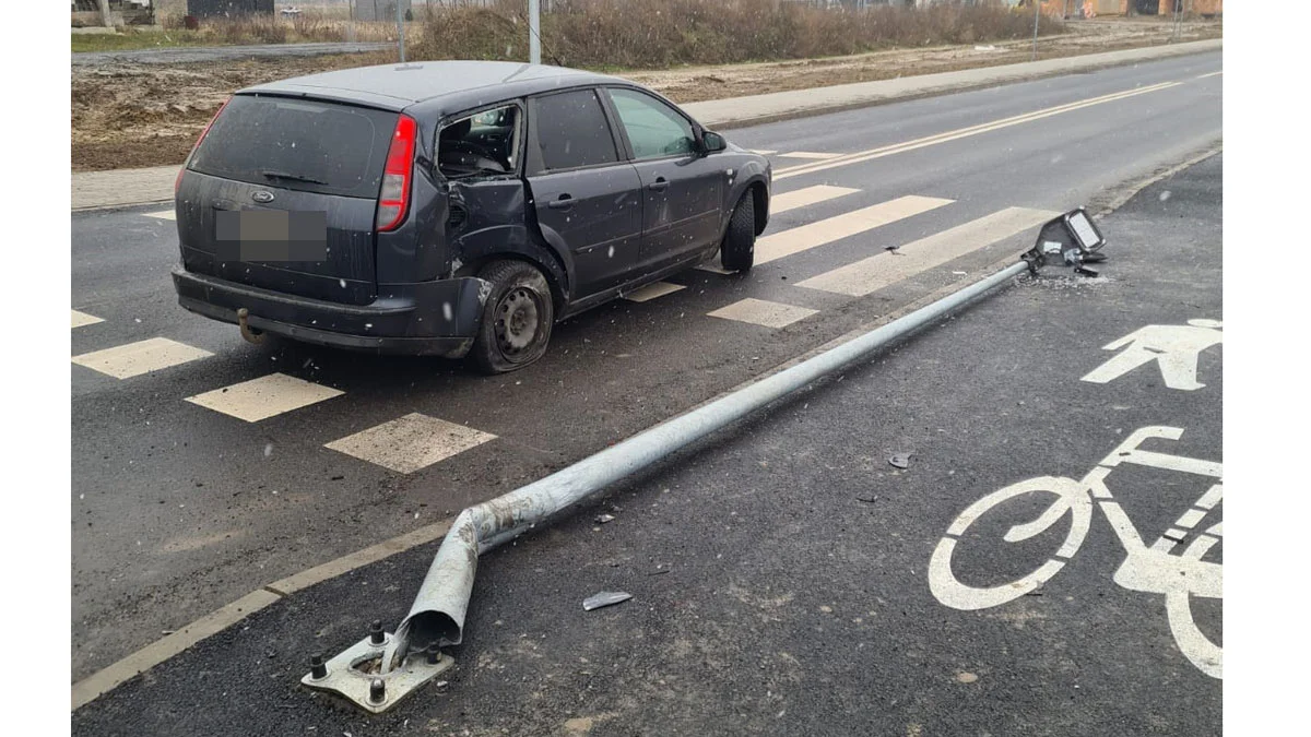 Kolizja na skrzyżowaniu w Gostyniu. Uwaga na nowe oznakowanie! - Zdjęcie główne