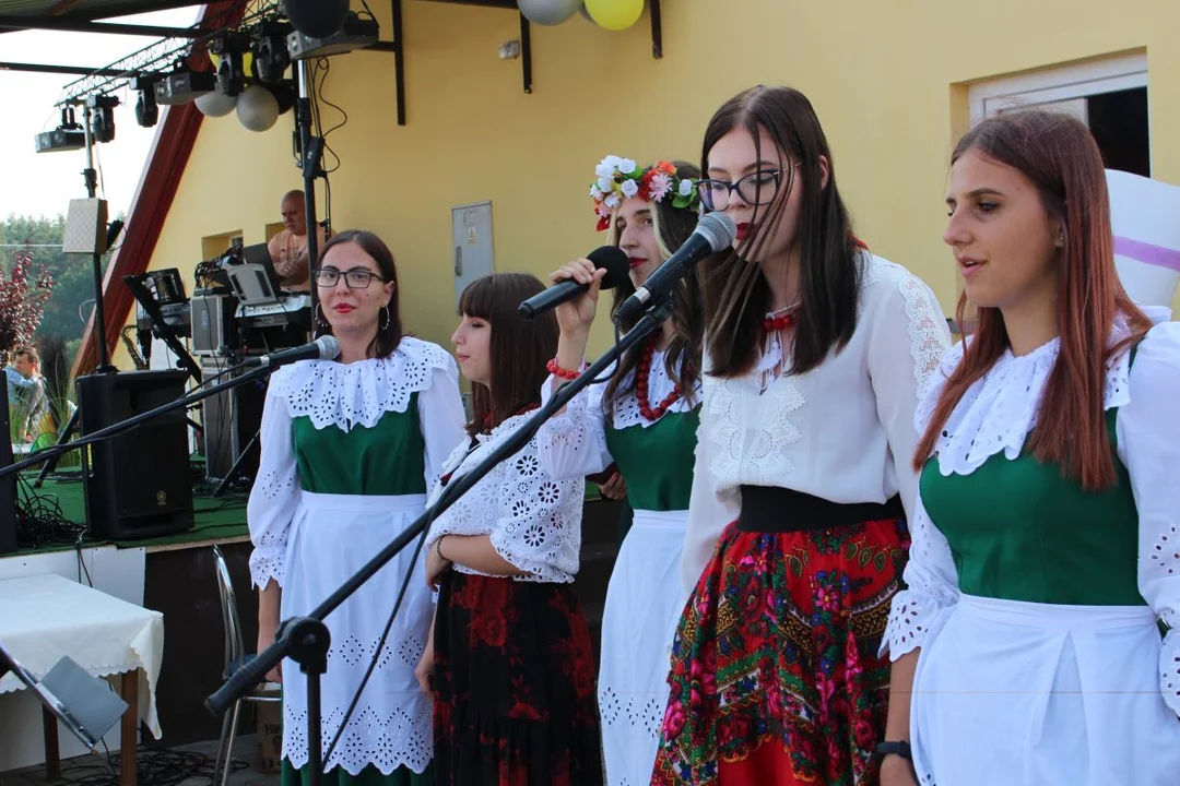 Tłumy na dożynkach wiejskich w Twardowie