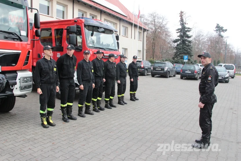 Strażacy z powiatu pleszewskiego odebrali nowe auta i świadczenia