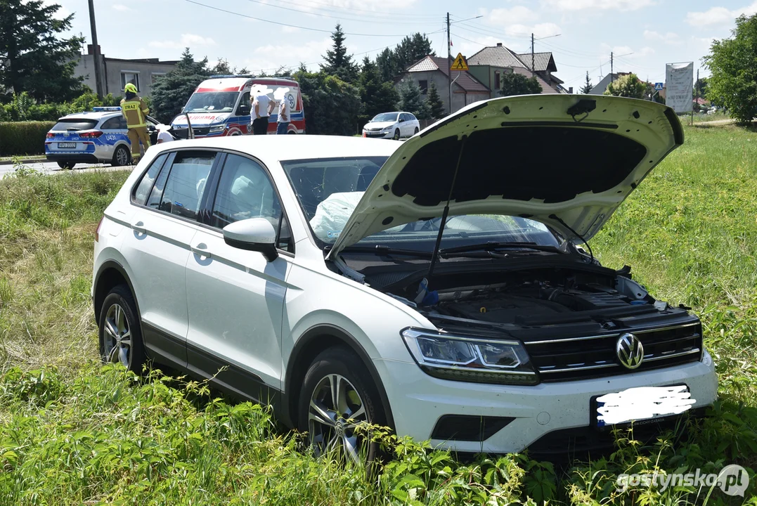 Zderzenie samochodu osobowego z ciężarówką przed przychodnią w Krobi