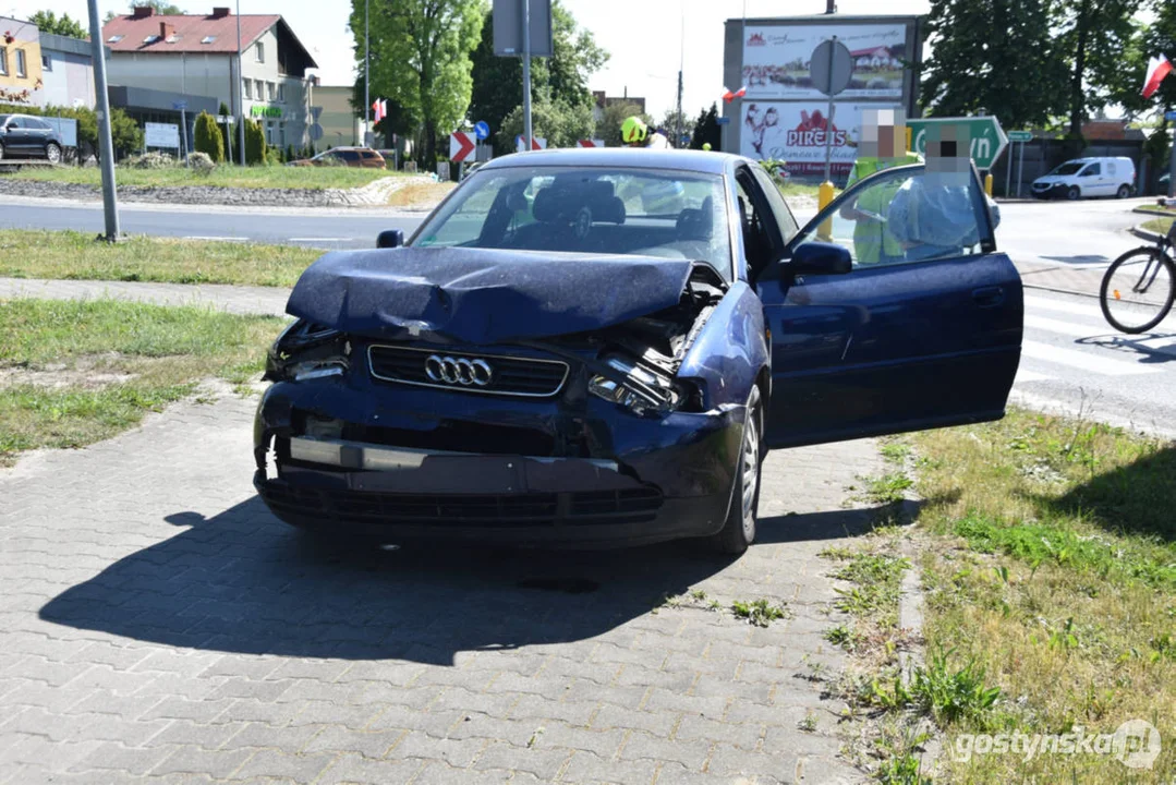 W Krobi samochód osobowy zderzył się z ciężarówką