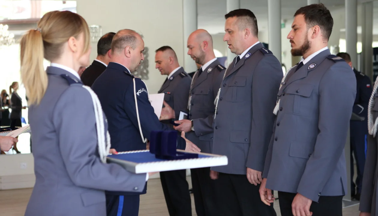 52 policjantów z Wielkopolski otrzymało "Kryształową Gwiazdę" - Zdjęcie główne