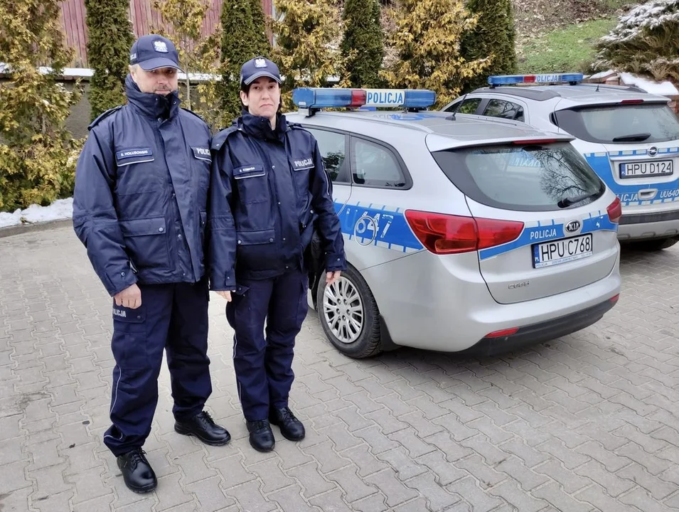 Mieszkańcy mogli zginąć w płomieniach. Z budynku w Białośliwiu ewakuowali ich policjanci - Zdjęcie główne