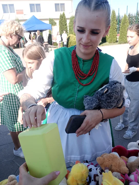 Festyn rodzinny i otwarcie boiska wielofunkcyjnego w Bodzewie