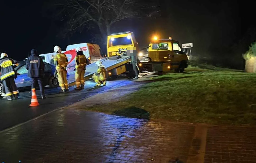 Zderzenie aut w Bogusławiu. Jedna osoba w szpitalu [ZDJĘCIA] - Zdjęcie główne