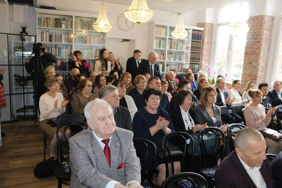 Chocicza z nową biblioteką