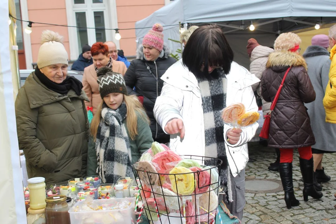 W Jarocinie trwa Jarmark Świąteczny. Zobacz, co można kupić