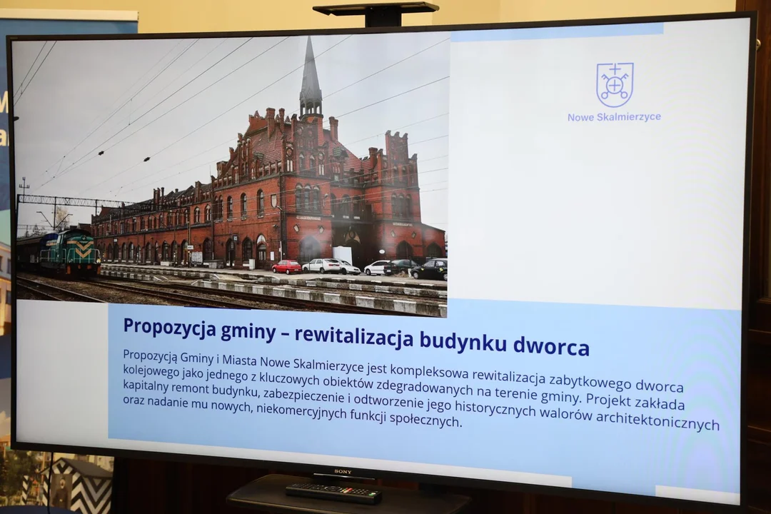 Miliony na rewitalizację neogotyckiego dworca w Nowych Skalmierzycach