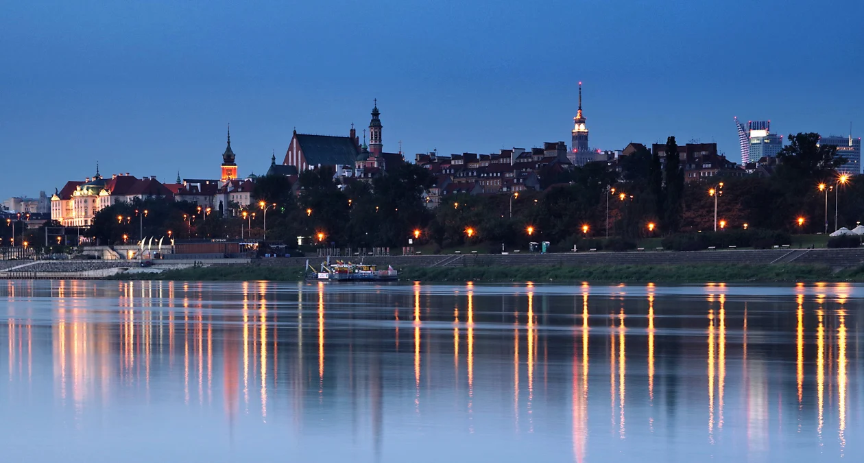 Warszawa nocą