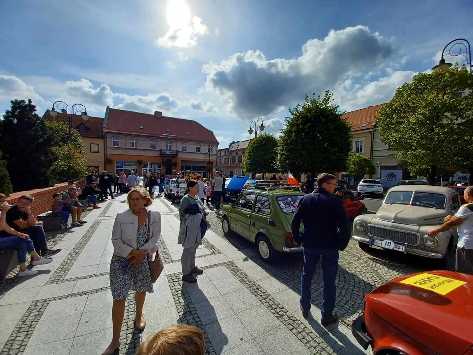 Rajd Pojazdów Zabytkowych 2023. Automobile zawitały do Jarocina, Pleszewa i Dobrzycy