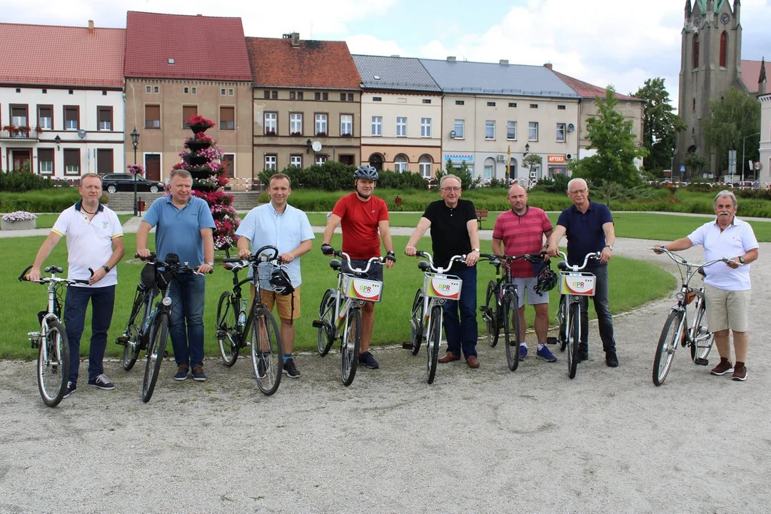 Samorządowcy na przejażdżce rowerowej - Zdjęcie główne