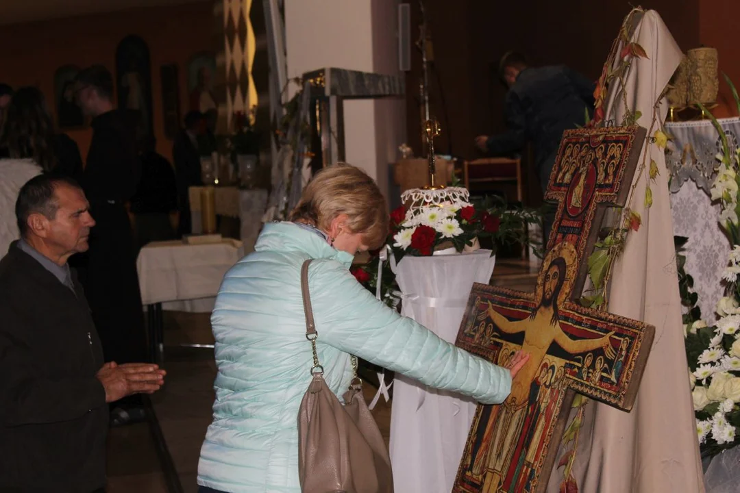 Błogosławieństwo zwierząt po raz drugi na na odpuście u franciszkanów w Jarocinie