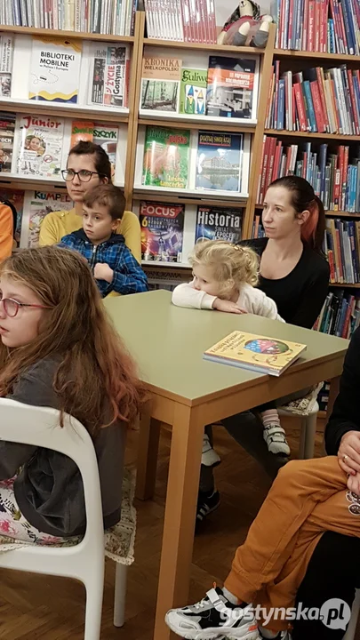 Dzień Postaci z Bajek - Głośne Czytanie w bibliotece miejskiej w Gostyniu