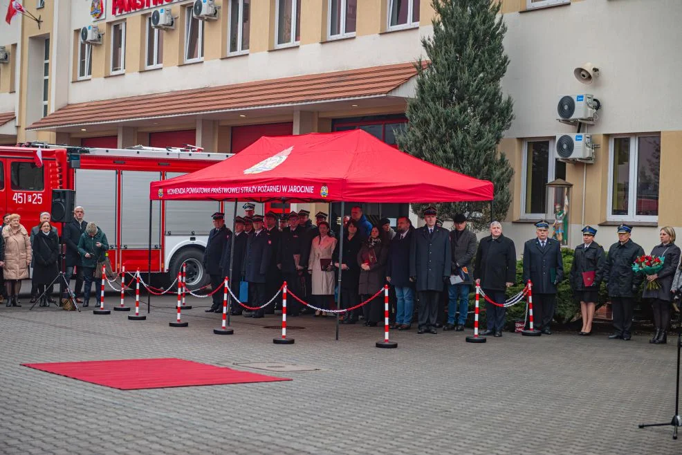 Pożegnanie ustę[ującego komendanta odbyło się na dziedzińcu KP PSP w Jarocinie