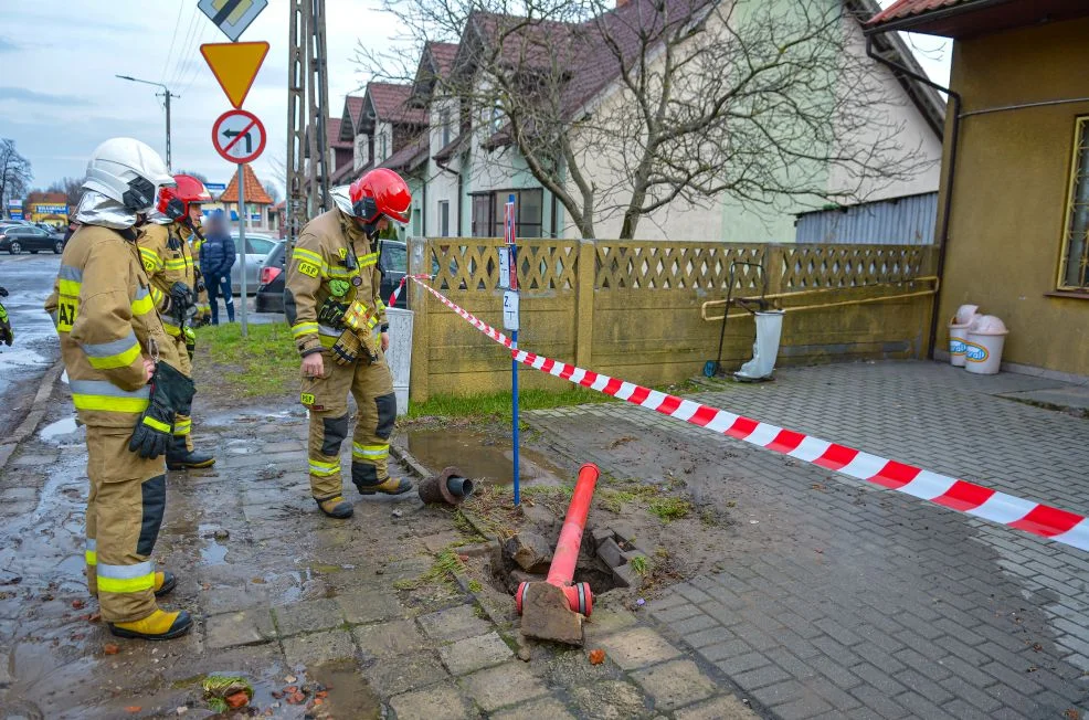 Kolizja samochodu z hydrantem w Witaszycach