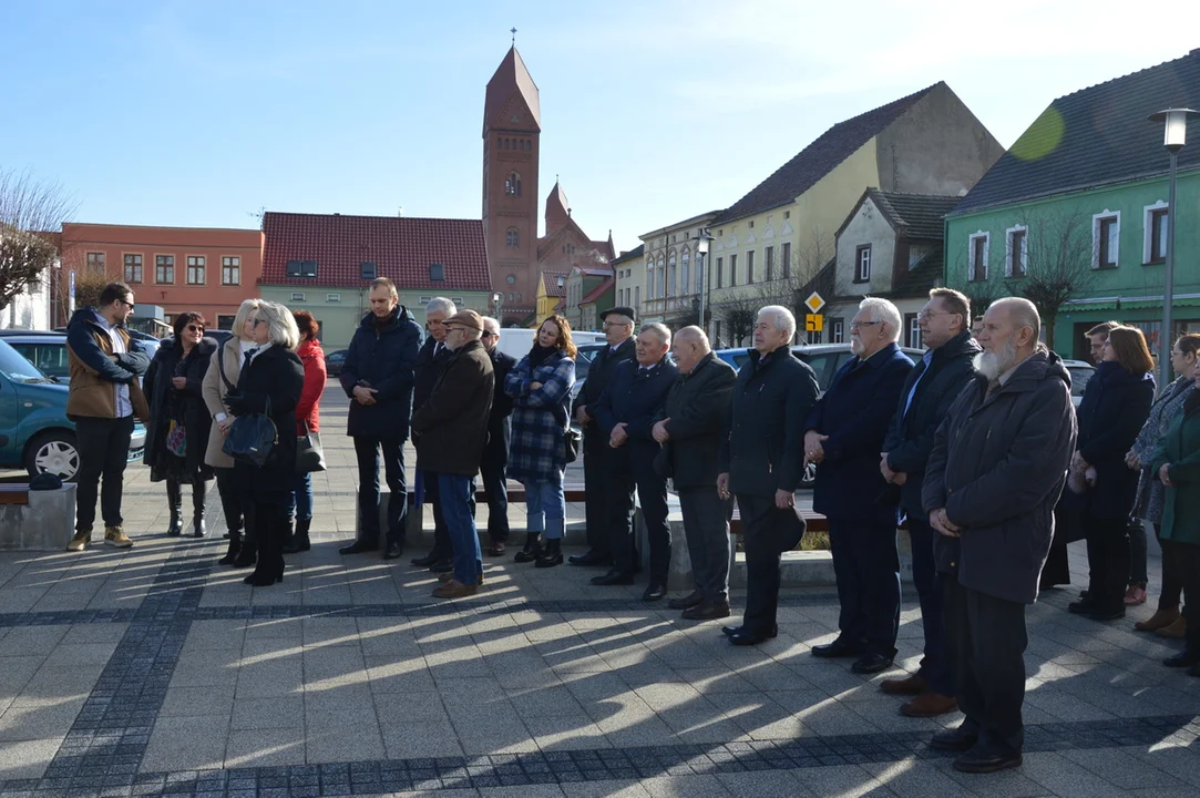 Otwarcie rynku w Jutrosinie z udziałem przedstawicieli samorządów, wojewody i parlamentu