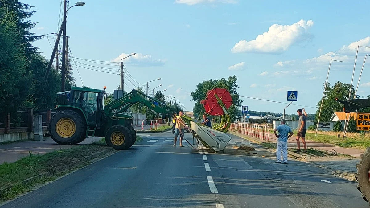 Heder odczepił się od kombajnu, a przyczepa od traktora. Wypadki w okolicy Gostynia