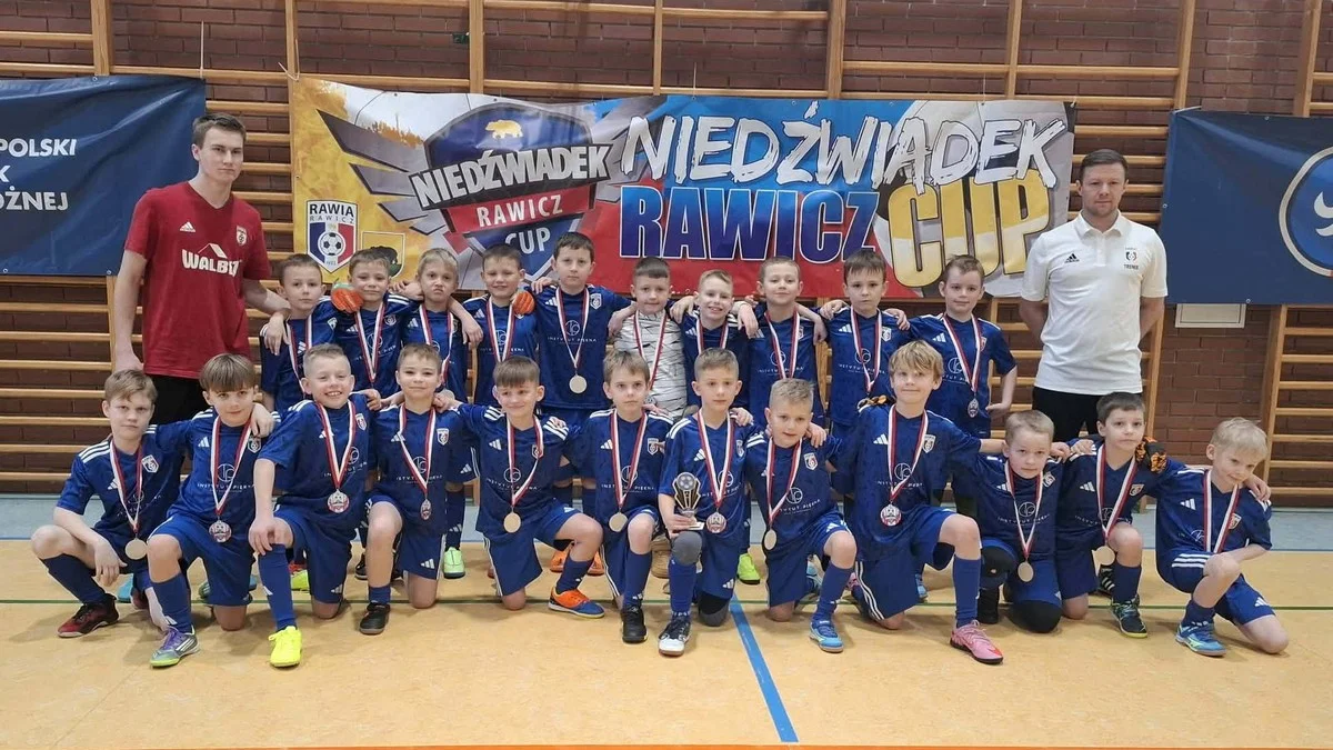 Niedźwiadek Cup. Rywalizacja dziesięciu drużyn z Wielkopolski i Dolnego Śląska w Rawiczu [ZDJĘCIA] - Zdjęcie główne