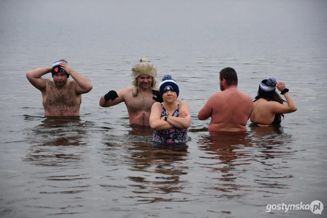 Klub Morsów "Niedźwiedź" Gostyń zorganizował dla WOŚP piknik na plaży jeziora cichowskiego